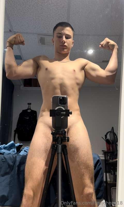 Full pic on Premium OF!

Go sub @johnnyfo44