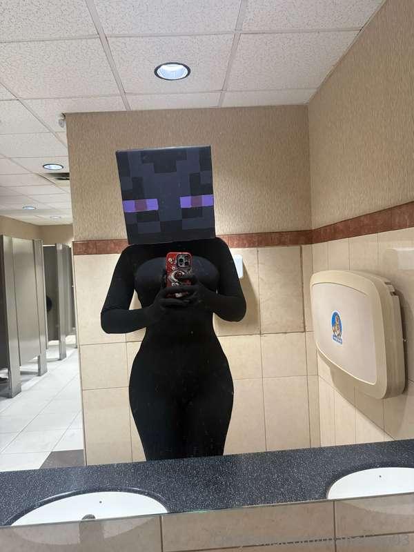 👾