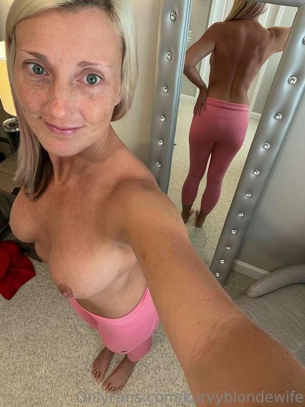 kurvyblondewife image #10