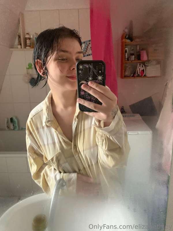 shower vibes💧