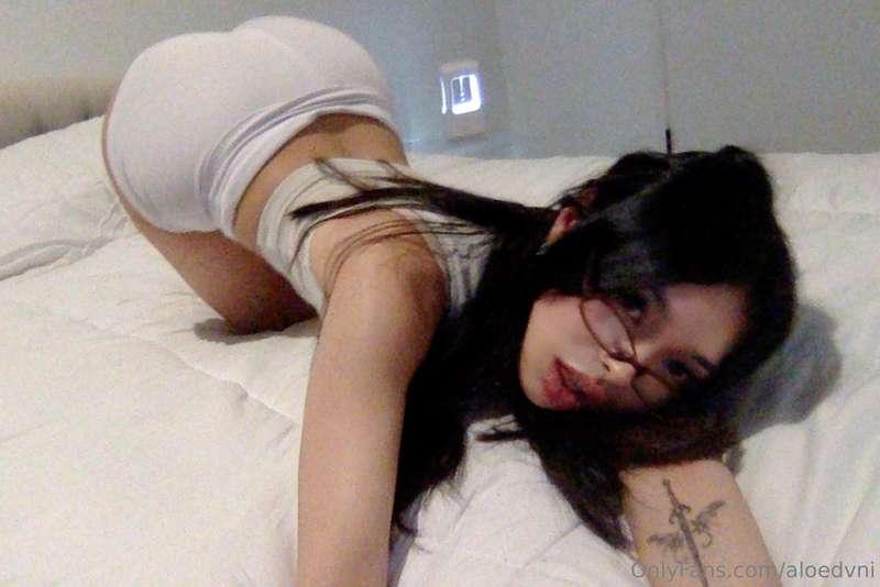 i’ve always secretly wanted to be a cam girl <3 just living ..