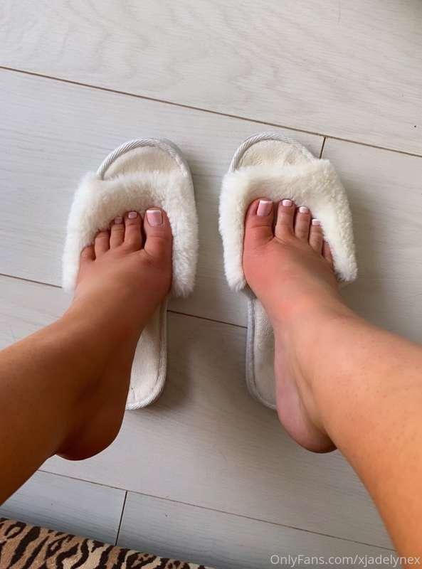 My feet for youuuu😛Feet fetish👣