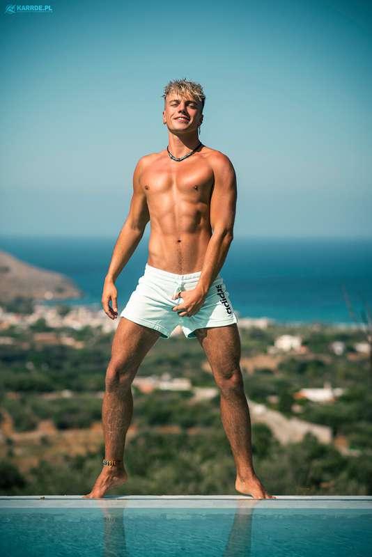 Such a naughty boy 😈 look at that cheeky face 😏🫣🤭
Swipe to u..