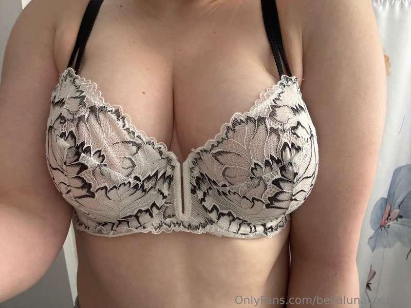 Do you like my new bra? 😉