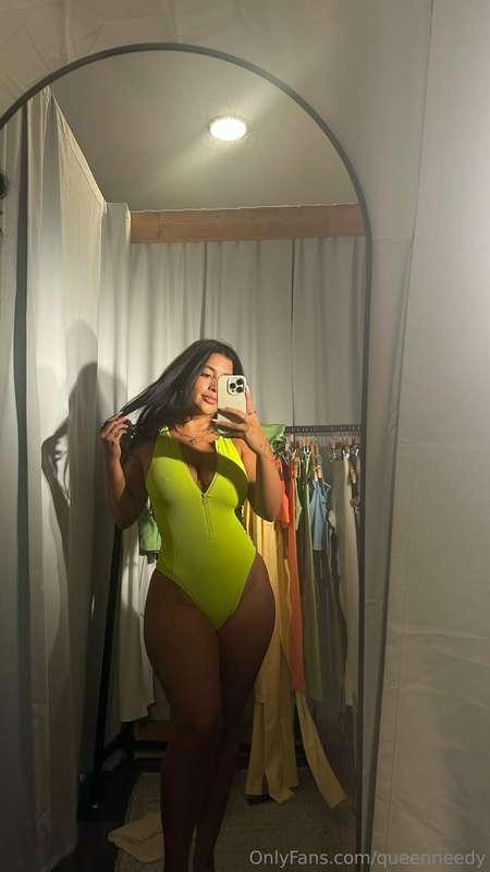 too bright to be ignored🤭