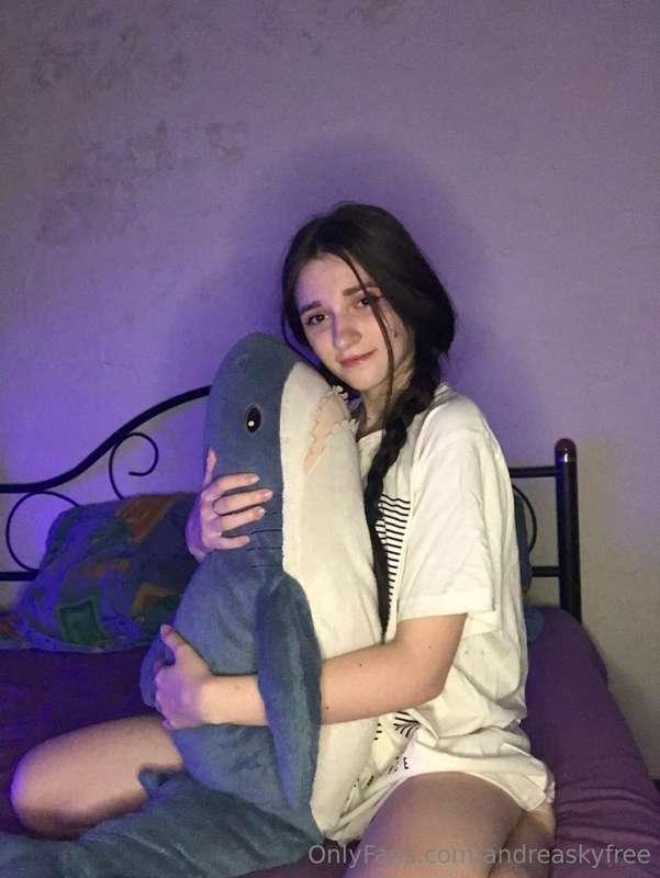 Hi, I'm Polly! - @pixie_polly
Do you want me to hug you in b..