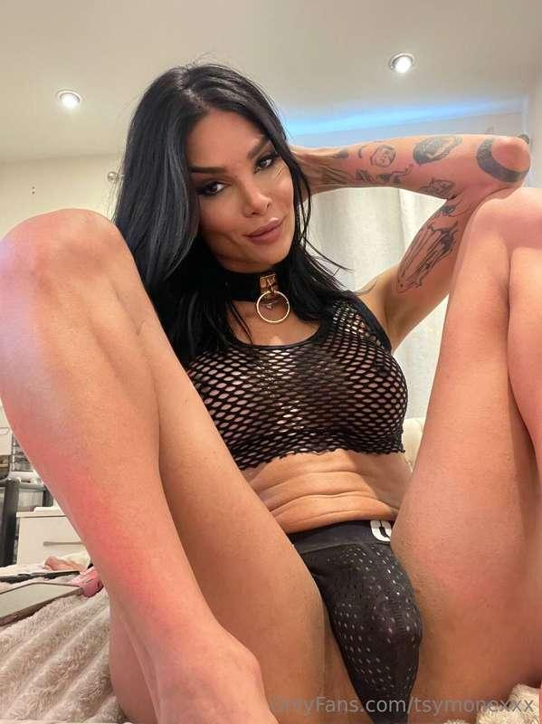 This is TS Emily Parker @emilygpuk she is gorgeous and she h..