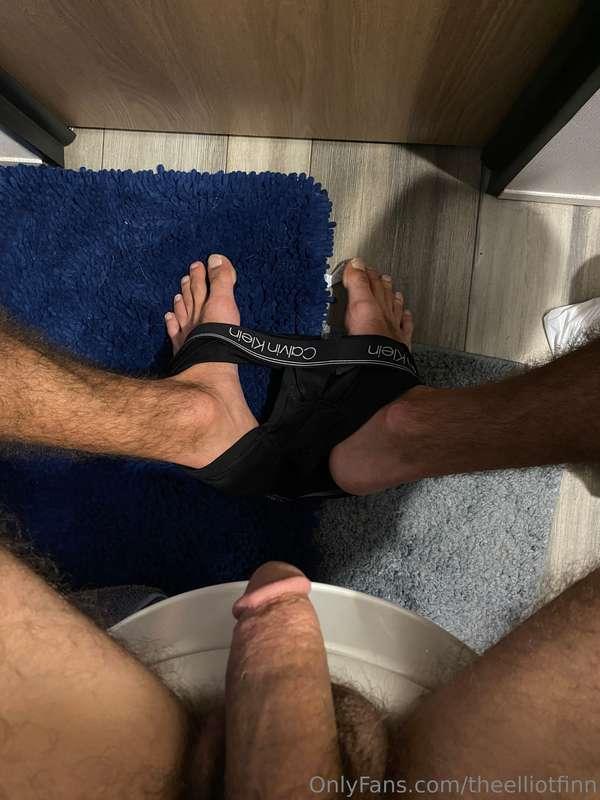 Suck my toes and dick? 😘 