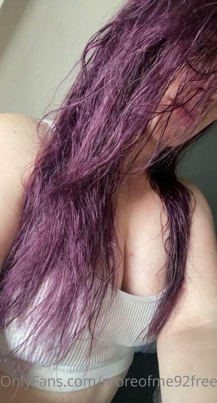 Wet hair and juicy lips 😈