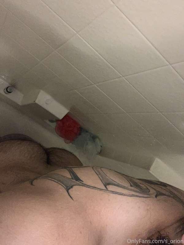 Someone needs to join me in this shower 😈