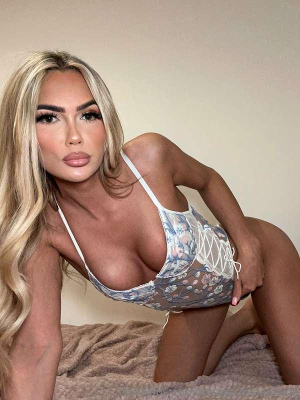 who's going to be around tonight to chat? make sure to drop ..
