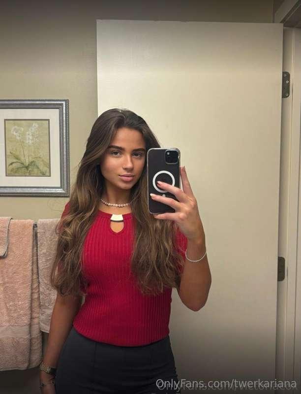 OMG!! 19 y/o @victoriacox has set her page to FREE for 24 ho..