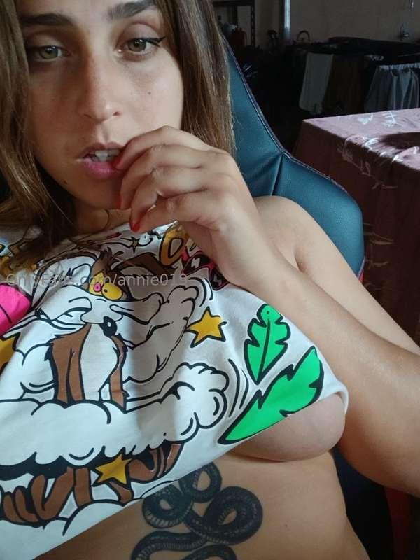 She is my friend🇦🇷 @natalypool 🇦🇷she speaks Spanish and Engl..