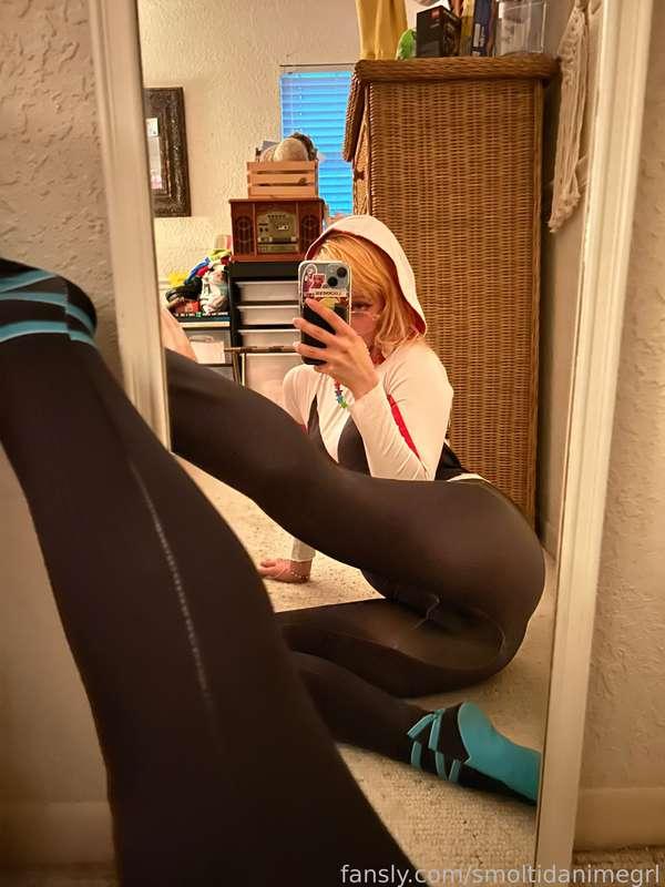 saw the new Spider-Verse movie today!! 🕷️🕸️💕 had to wear Gwen :)