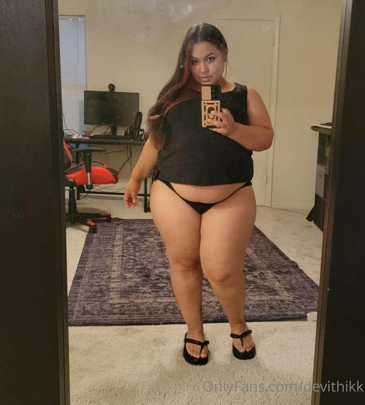 Mirror selfie time! The belly hang is so real. See how it co..