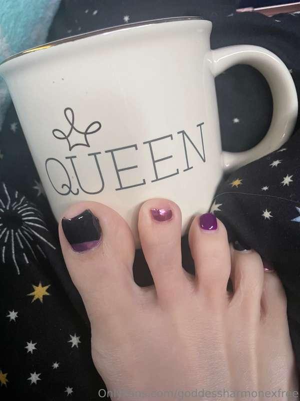 Send for your Queens coffee ☕️👣🧎