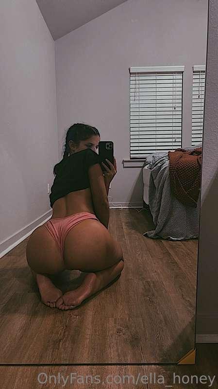 Anyone else like a nice thicc ass?