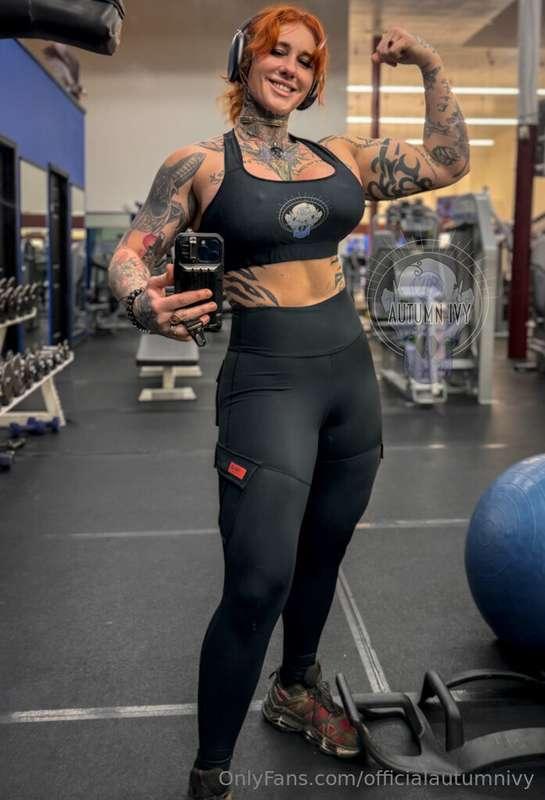 SFW WORKOUT WEDNESDAY! - Delts and Arms Tips are very apprec..