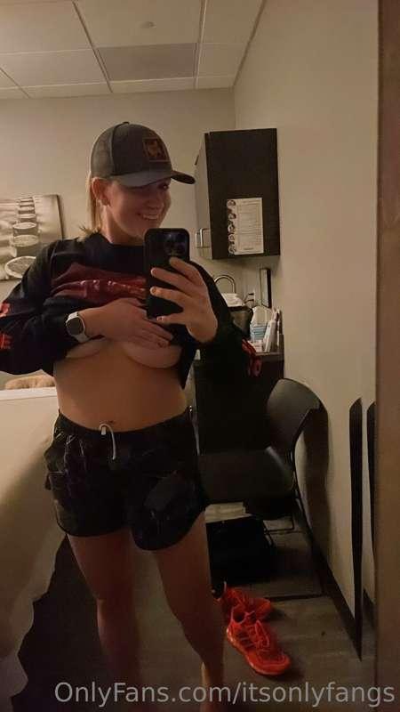 Little under boob before my massage ❤️😉