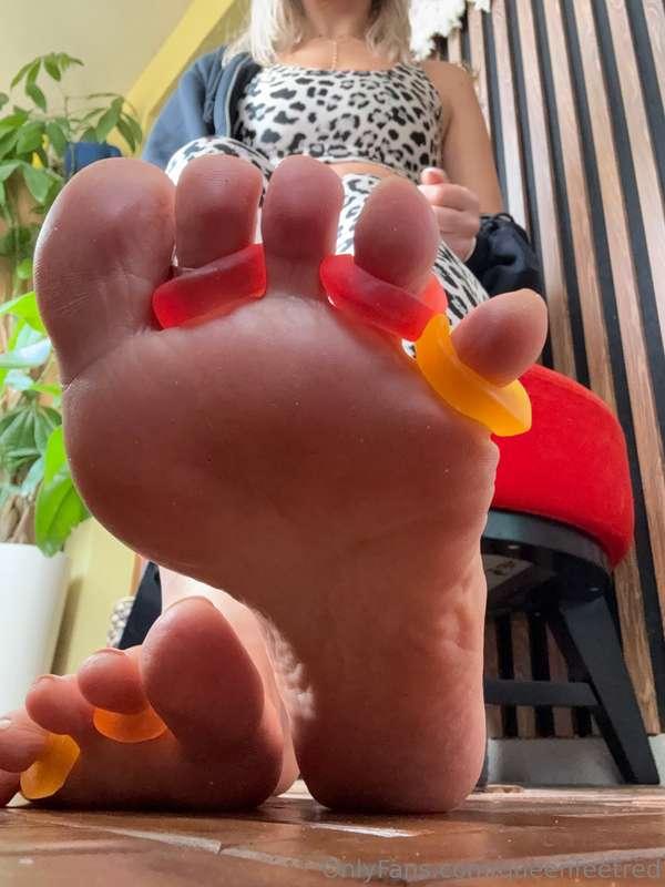 queenfeetred image #1