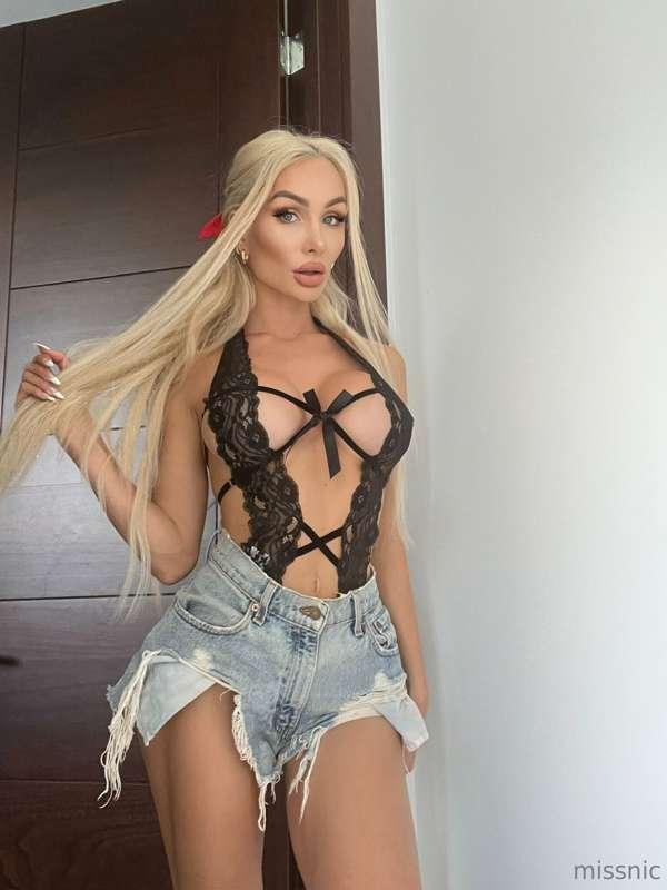 naughty barbie in full effect😘