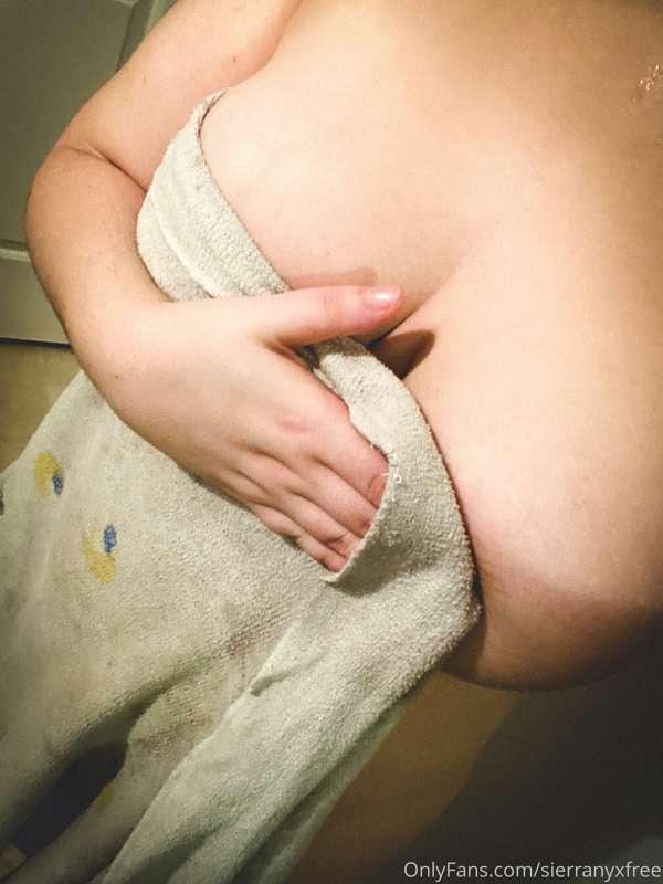 Happy titty Tuesday 😜 don’t forget to sub to my paid account..