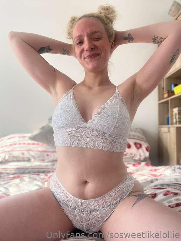 Does white make my skin pop? 
Or do you prefer me in other c..