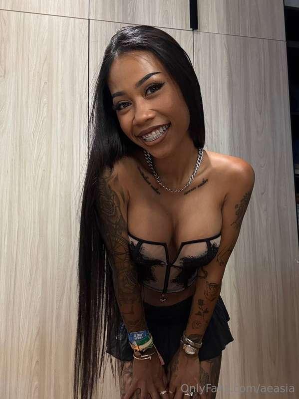 Smiles like this come from happy thoughts 🥰💕