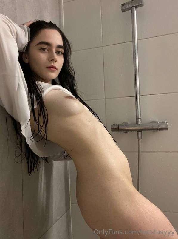 👉🔥 FREE PAGE 🔥👈 @emily_noir Look at the ass she's got she's ..