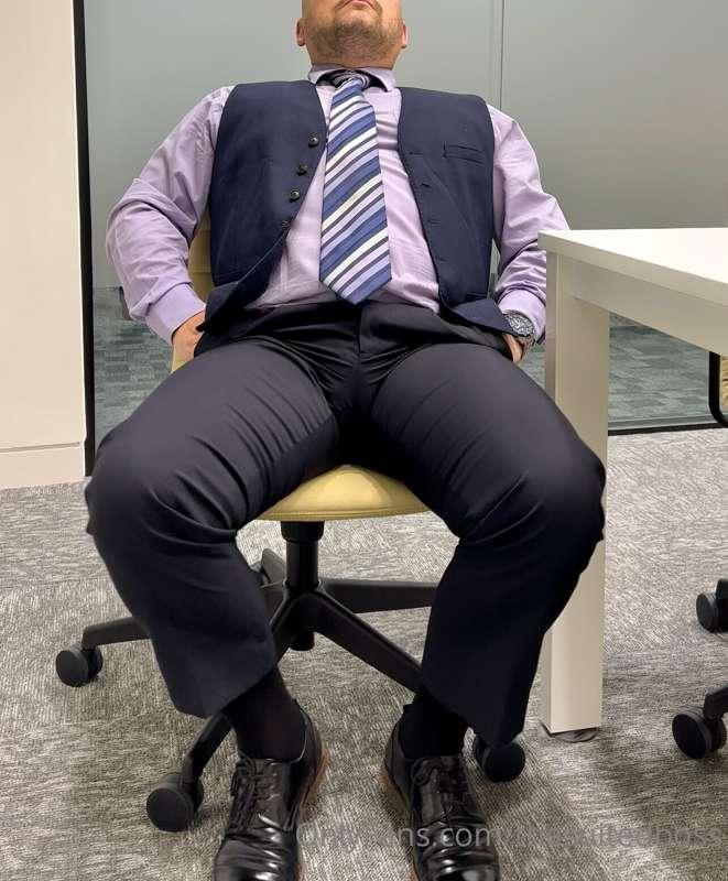 thesuitedboss image #7