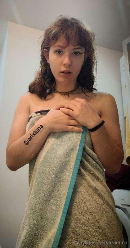 desliza para quitarme la toalla...