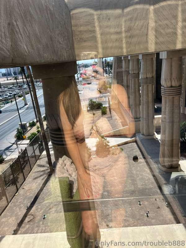 Happy Saturday from Vegas 💋💋