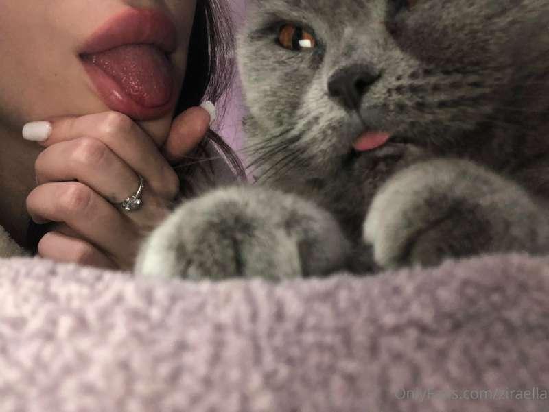 👅