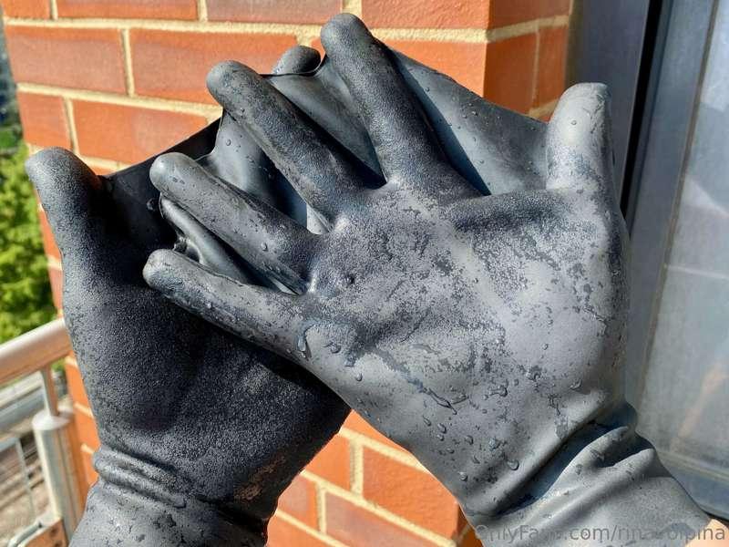 Darkfin Webbed Gloves & Boots

Oh no, what happened to my ha..