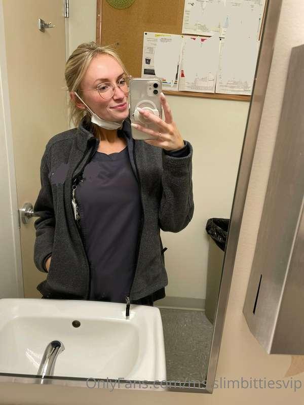 Do we like a woman in scrubs? Or a woman out of them?🥵🥵