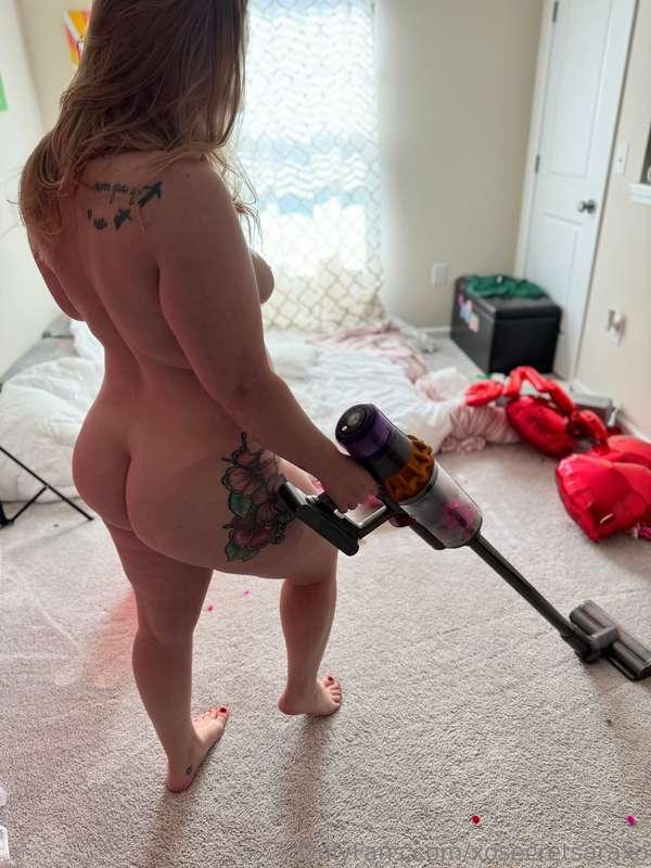 @mrscottx took a few shots of me cleaning up after popping s..
