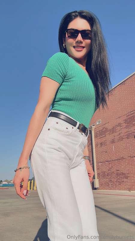 Embracing the energy of the day..let the shine come through💋