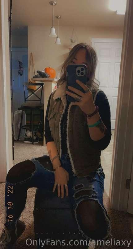 Not a nude noodle but this is my outfit for today! 😁