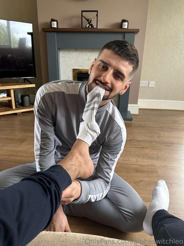 Peel them socks off and get licking he said 🙇‍♂️ @samjoshixx..