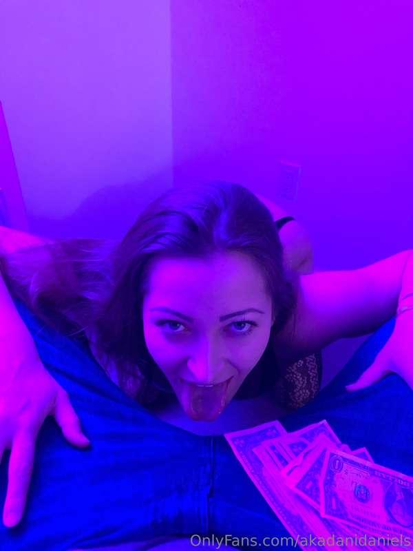 What would you do with me in the champagne room?Come tell me..