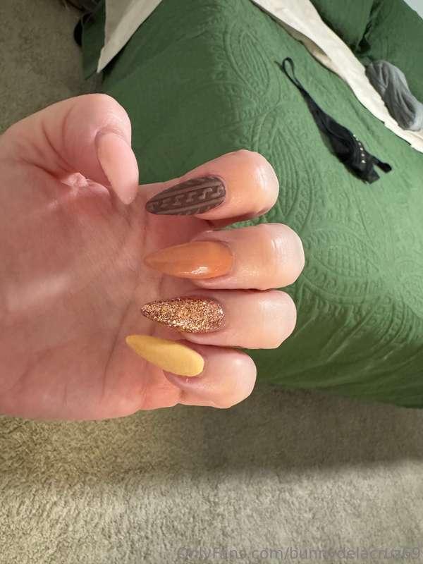 I love showing off my Mani/Pedi to you. Do you have a favori..