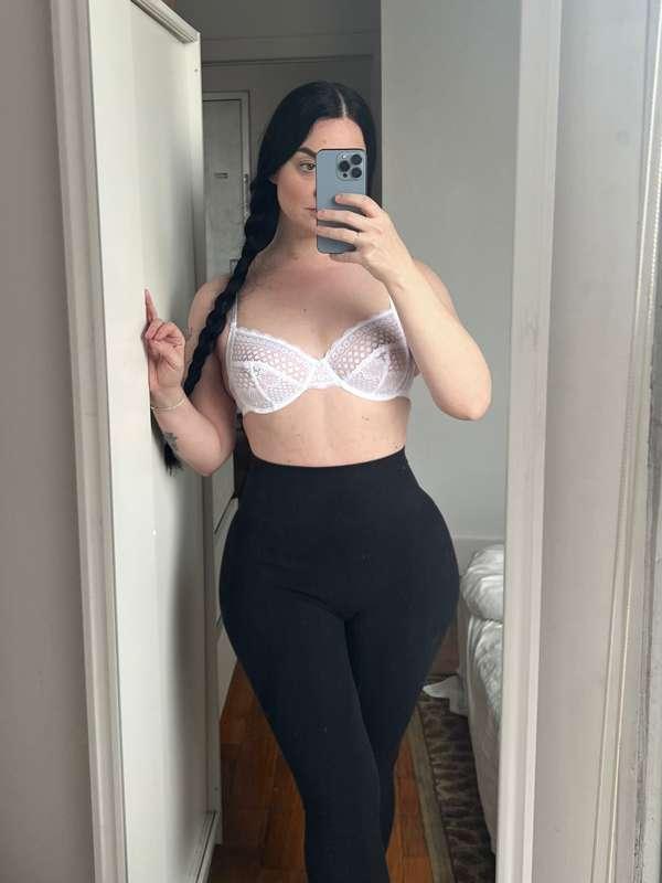 Who here has a leggings fetish?