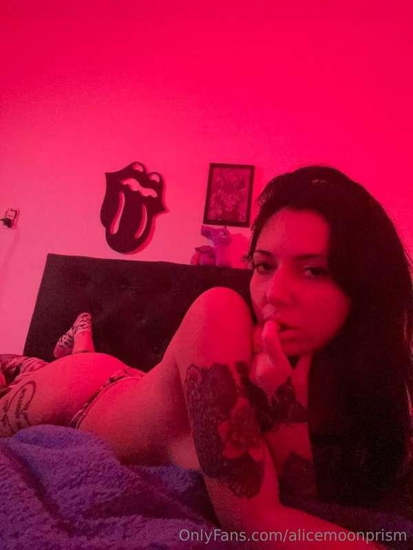 🦇 @goddessmery 🦇 FREE AND ACTIVE NOW. Horny and wet gotic gi..