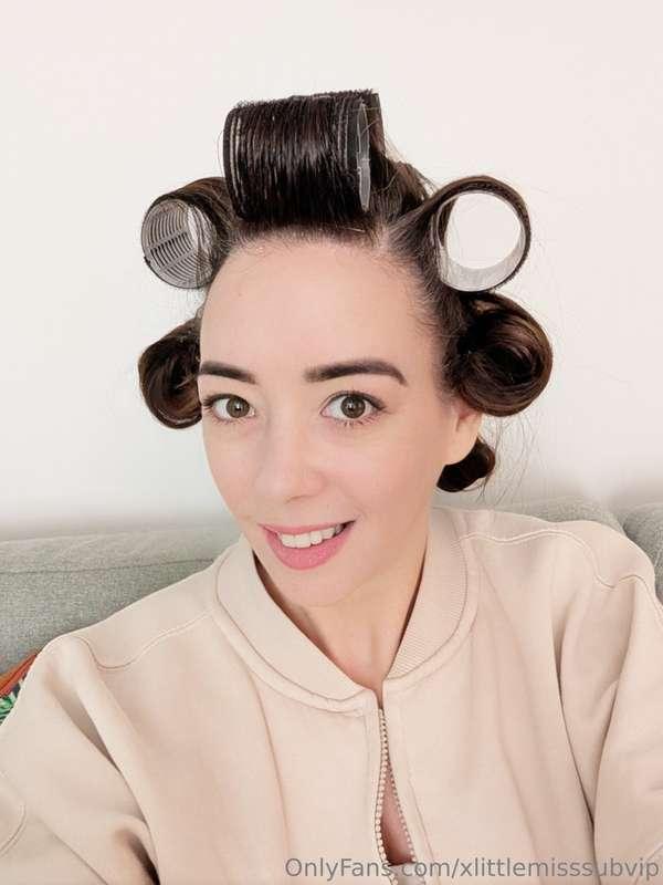 Hair and nails done ready for a weekend of Collabs 😈 