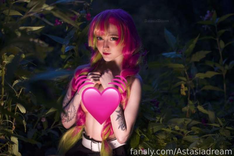Help, the demons stole my bra 🥵
Nude photos here, if you want 💗
