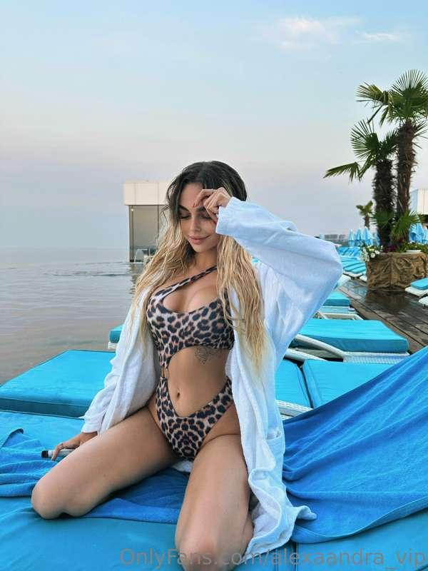Come on chat, my pussy is wet and needs your attention💋💞
Wai..