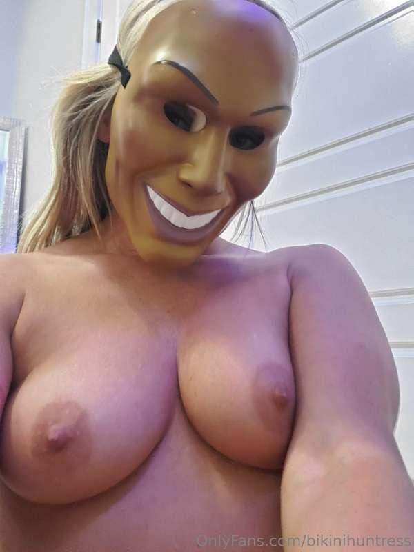 Tip $5 on this post to get the whole naughty picture bundle ..