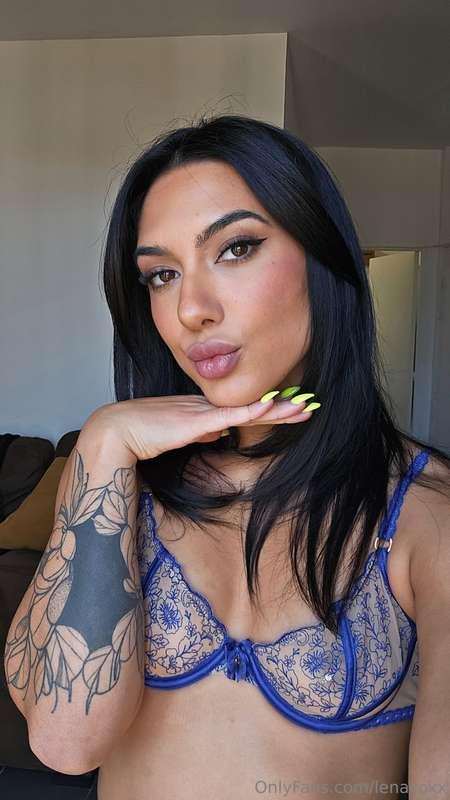 Viens plus près… je ne vais pas mordre… sauf si tu veux 😈💋