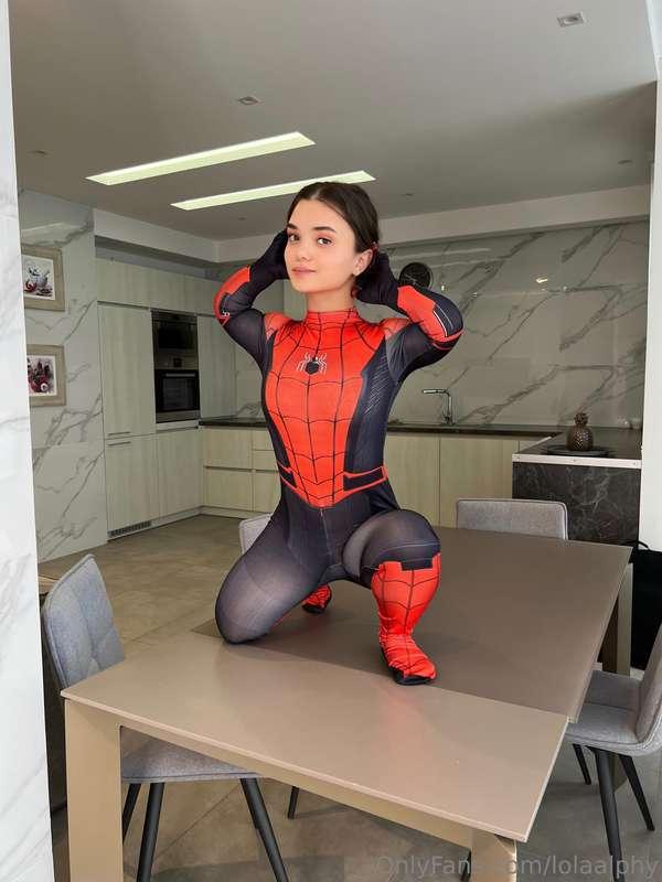 Do you like the way I look in this cosplay? What's the next ..