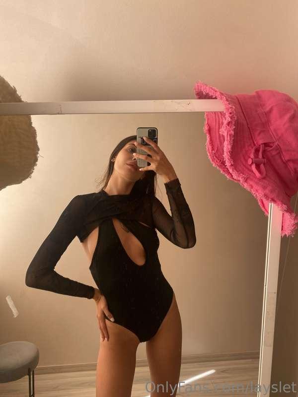 what do you think of my new outfit?😈
